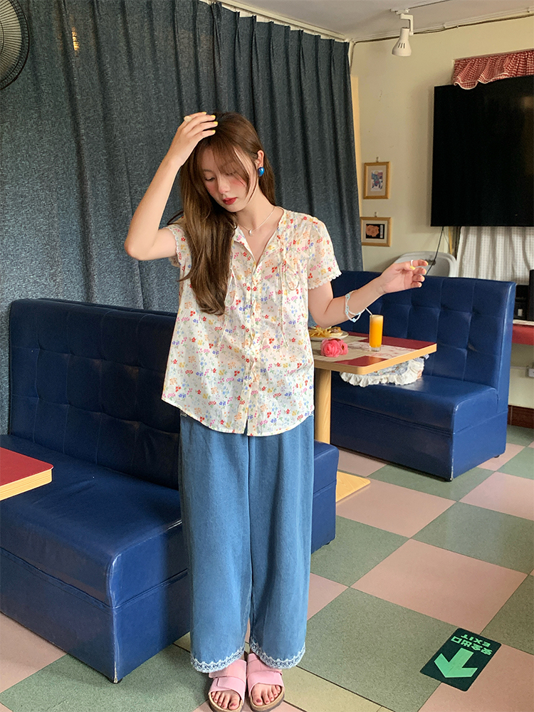 Retro High-Waisted Denim Pants with Lace Trim - Women's Wide-Leg Summer Trousers, Vintage Sea Heartbeat Embroidery Retro High-Waisted Denim Pants with Lace Trim - Women's Wide-Leg Summer Trousers, Vintage Sea Heartbeat Embroidery