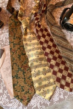 Retro Hong Kong Style Floral Long Tie 90s Wide Bow Tie Shirt Accessory for Versatile Fashion Looks