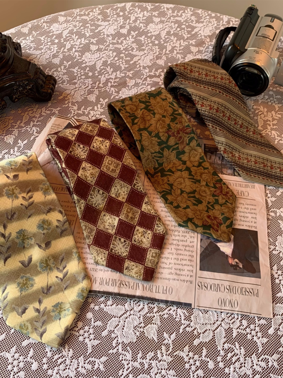 Retro Hong Kong Style Floral Long Tie 90s Wide Bow Tie Shirt Accessory for Versatile Fashion Looks Retro Hong Kong Style Floral Long Tie 90s Wide Bow Tie Shirt Accessory for Versatile Fashion Looks