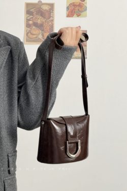 Retro Horseshoe Buckle Water Bucket Bag for Women - 2024 Mini Commuter Handbag, Stylish Shoulder Crossbody Bag