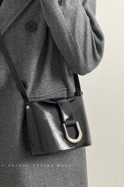 Retro Horseshoe Buckle Water Bucket Bag for Women - 2024 Mini Commuter Handbag, Stylish Shoulder Crossbody Bag