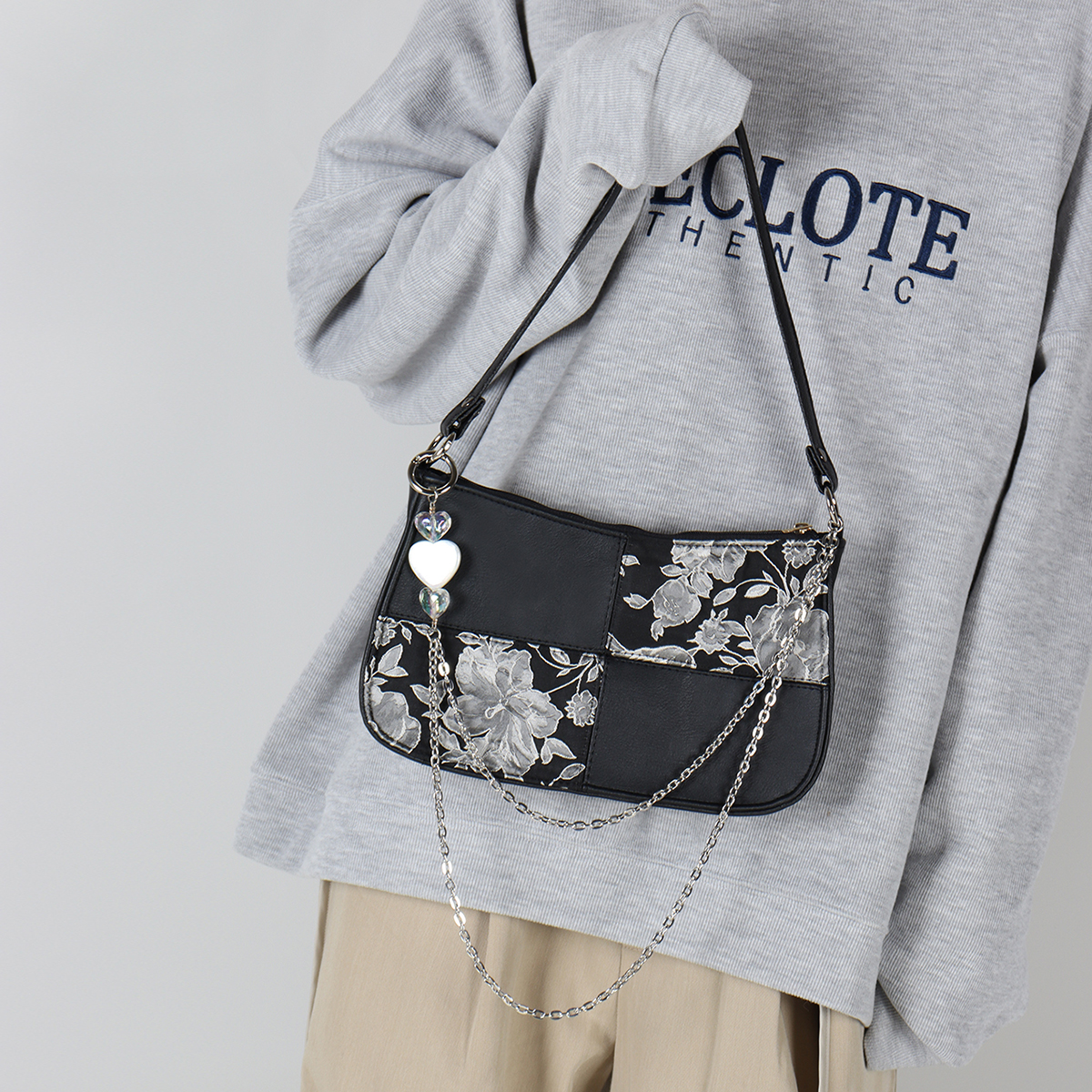 Retro Jacquard Embroidered Heart Beaded Underarm Bag - Handmade Crossbody Women's Bag in Sweet Cool Style Retro Jacquard Embroidered Heart Beaded Underarm Bag - Handmade Crossbody Women's Bag in Sweet Cool Style