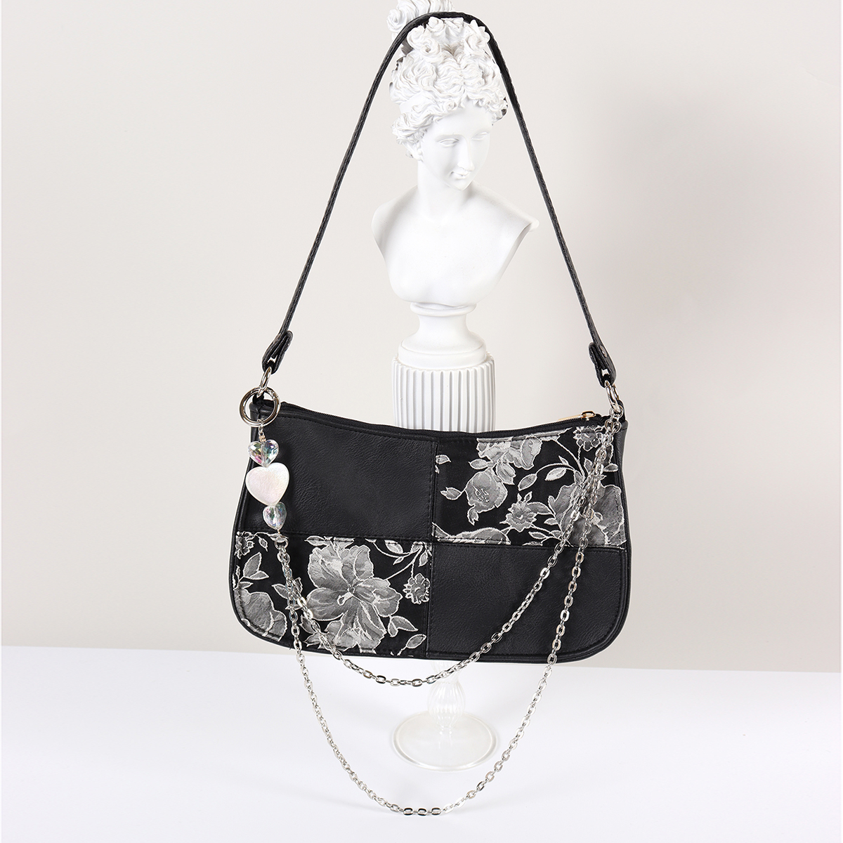 Retro Jacquard Embroidered Heart Beaded Underarm Bag - Handmade Crossbody Women's Bag in Sweet Cool Style Retro Jacquard Embroidered Heart Beaded Underarm Bag - Handmade Crossbody Women's Bag in Sweet Cool Style