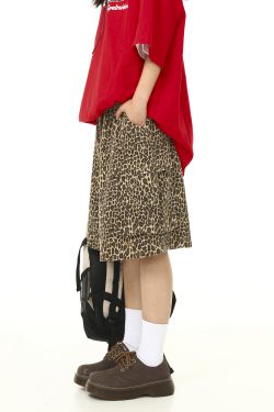Retro Leopard Print Cargo Shorts for Men and Women - Loose Wide-Leg Style with Multiple Pockets, Trendy Streetwear