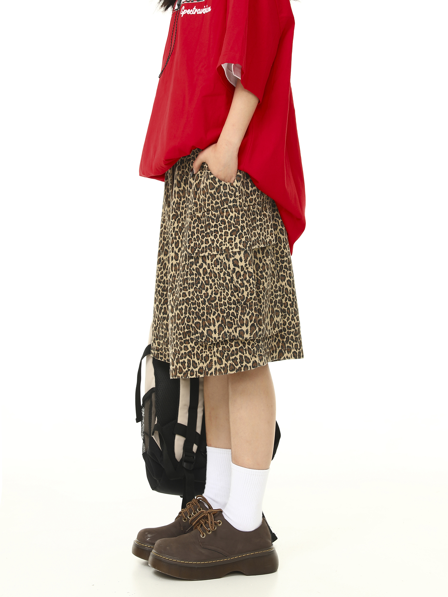 Retro Leopard Print Cargo Shorts for Men and Women - Loose Wide-Leg Style with Multiple Pockets, Trendy Streetwear Retro Leopard Print Cargo Shorts for Men and Women - Loose Wide-Leg Style with Multiple Pockets, Trendy Streetwear