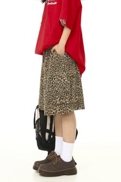 Retro Leopard Print Cargo Shorts for Men and Women - Loose Wide-Leg Style with Multiple Pockets, Trendy Streetwear