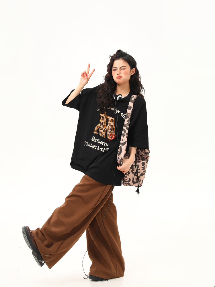 Retro Letter Patch Embroidered Short-Sleeve T-Shirt for Women - Trendy Casual Summer Top, Loose Fit, American Vintage Style Retro Letter Patch Embroidered Short-Sleeve T-Shirt for Women - Trendy Casual Summer Top, Loose Fit, American Vintage Style