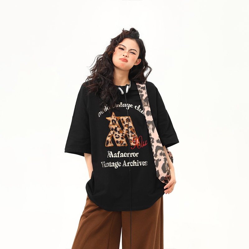 Retro Letter Patch Embroidered Short-Sleeve T-Shirt for Women - Trendy Casual Summer Top, Loose Fit, American Vintage Style Retro Letter Patch Embroidered Short-Sleeve T-Shirt for Women - Trendy Casual Summer Top, Loose Fit, American Vintage Style