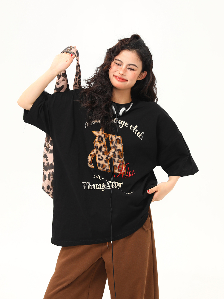 Retro Letter Patch Embroidered Short-Sleeve T-Shirt for Women - Trendy Casual Summer Top, Loose Fit, American Vintage Style Retro Letter Patch Embroidered Short-Sleeve T-Shirt for Women - Trendy Casual Summer Top, Loose Fit, American Vintage Style