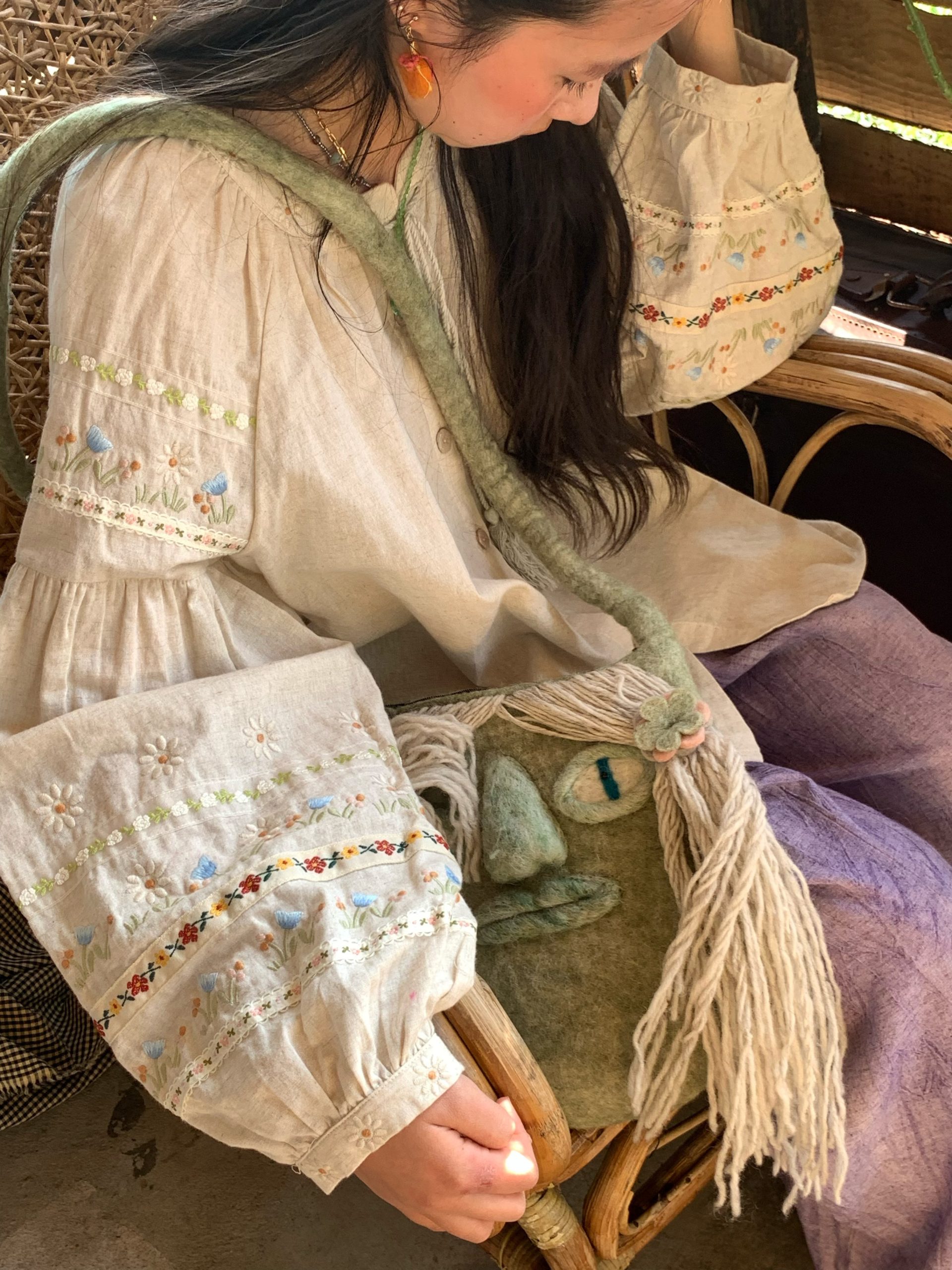 Retro Linen Cotton Long Sleeve Shirt for Women - Honey Daisy Embroidered Lantern Sleeve Top - Spring Vintage Floral Style Retro Linen Cotton Long Sleeve Shirt for Women - Honey Daisy Embroidered Lantern Sleeve Top - Spring Vintage Floral Style