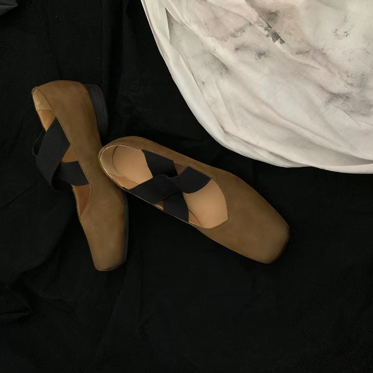 Retro Low-Heeled Ballet Shoes for Women, Cross Strap, Pig Nose, Square Toe, Shallow Mouth, Vintage Flat Shoes Retro Low-Heeled Ballet Shoes for Women, Cross Strap, Pig Nose, Square Toe, Shallow Mouth, Vintage Flat Shoes