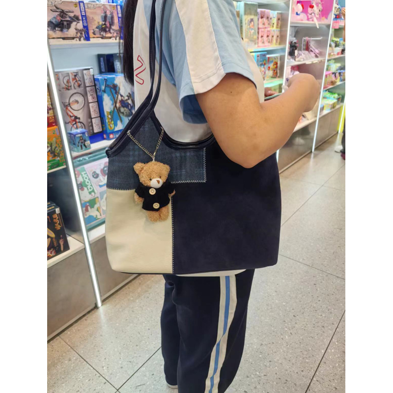 Retro Patchwork Color-Blocking Shoulder Bag - High-End Matte Texture Crossbody Bag for Autumn/Winter 2025, Large Capacity Retro Patchwork Color-Blocking Shoulder Bag - High-End Matte Texture Crossbody Bag for Autumn/Winter 2025, Large Capacity