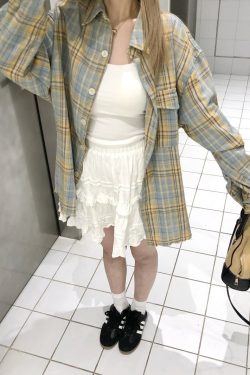 Retro Plaid Color-Blocking Long Sleeve Shirt for Men and Women - Versatile Casual Oversized Style for Early Spring