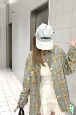 Retro Plaid Color-Blocking Long Sleeve Shirt for Men and Women - Versatile Casual Oversized Style for Early Spring