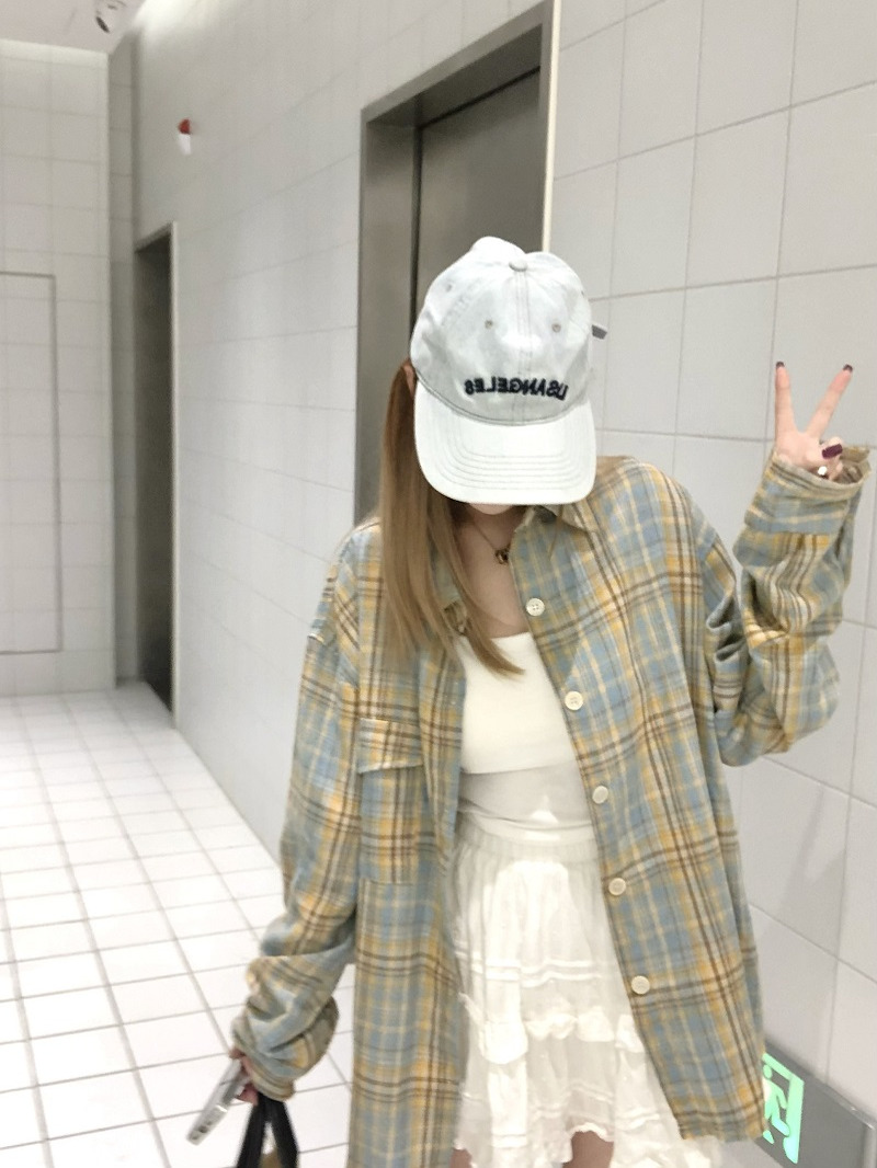 Retro Plaid Color-Blocking Long Sleeve Shirt for Men and Women - Versatile Casual Oversized Style for Early Spring Retro Plaid Color-Blocking Long Sleeve Shirt for Men and Women - Versatile Casual Oversized Style for Early Spring