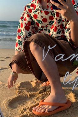 Retro Rose Print Short Sleeve Shirt - Handmade Hawaiian Style Vintage Top for Couples - Perfect for Beach Days