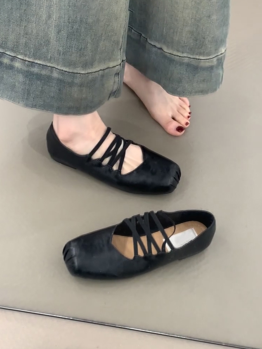 Retro Sheepskin Cross-Strap Flat Shoes with Square Toe & Pig Nose - Women's Ballet Flats, Shallow Mouth Mary Jane Style Retro Sheepskin Cross-Strap Flat Shoes with Square Toe & Pig Nose - Women's Ballet Flats, Shallow Mouth Mary Jane Style