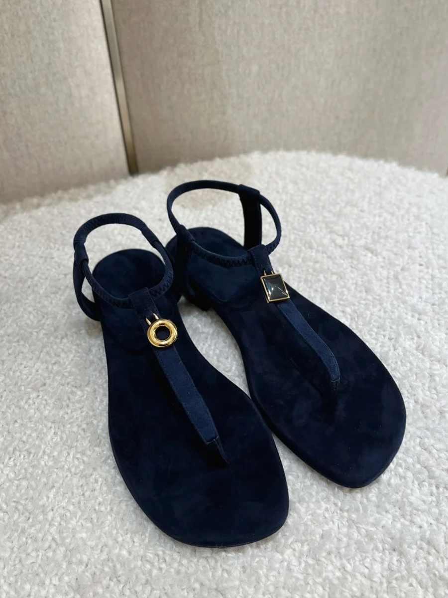 Retro Sheepskin Flat Sandals with Metal Buckle, One-Strap Toe Post Roman Beach Flip-Flops for Women - Versatile Summer Footwear Retro Sheepskin Flat Sandals with Metal Buckle, One-Strap Toe Post Roman Beach Flip-Flops for Women - Versatile Summer Footwear