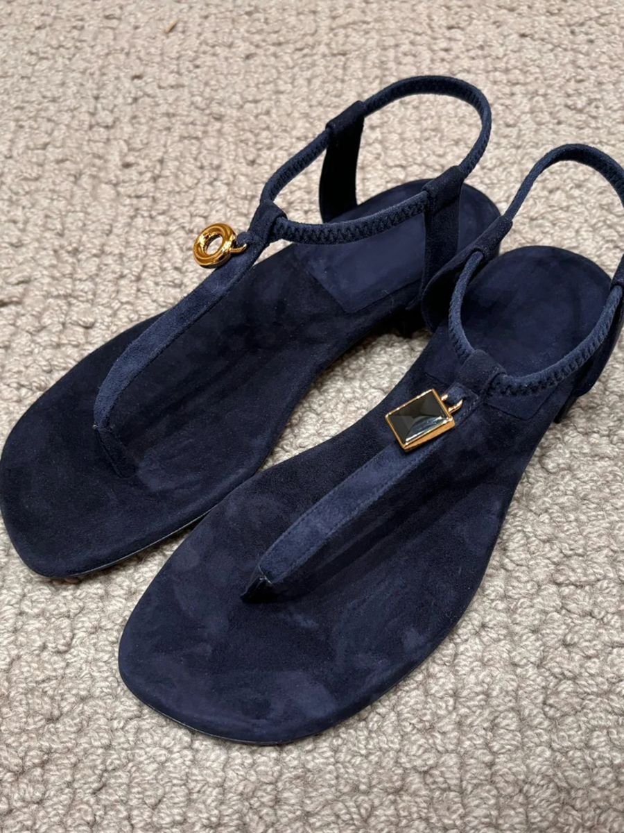 Retro Sheepskin Flat Sandals with Metal Buckle, One-Strap Toe Post Roman Beach Flip-Flops for Women - Versatile Summer Footwear Retro Sheepskin Flat Sandals with Metal Buckle, One-Strap Toe Post Roman Beach Flip-Flops for Women - Versatile Summer Footwear