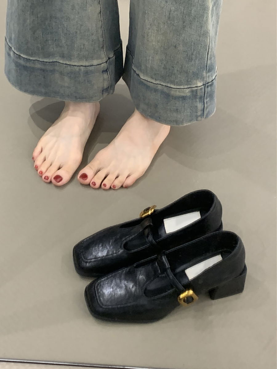 Retro Sheepskin High-Heeled Mary Jane Shoes - Square Toe, Chunky Heel, One-Strap Buckle, Elegant Commuter Style for Women Retro Sheepskin High-Heeled Mary Jane Shoes - Square Toe, Chunky Heel, One-Strap Buckle, Elegant Commuter Style for Women