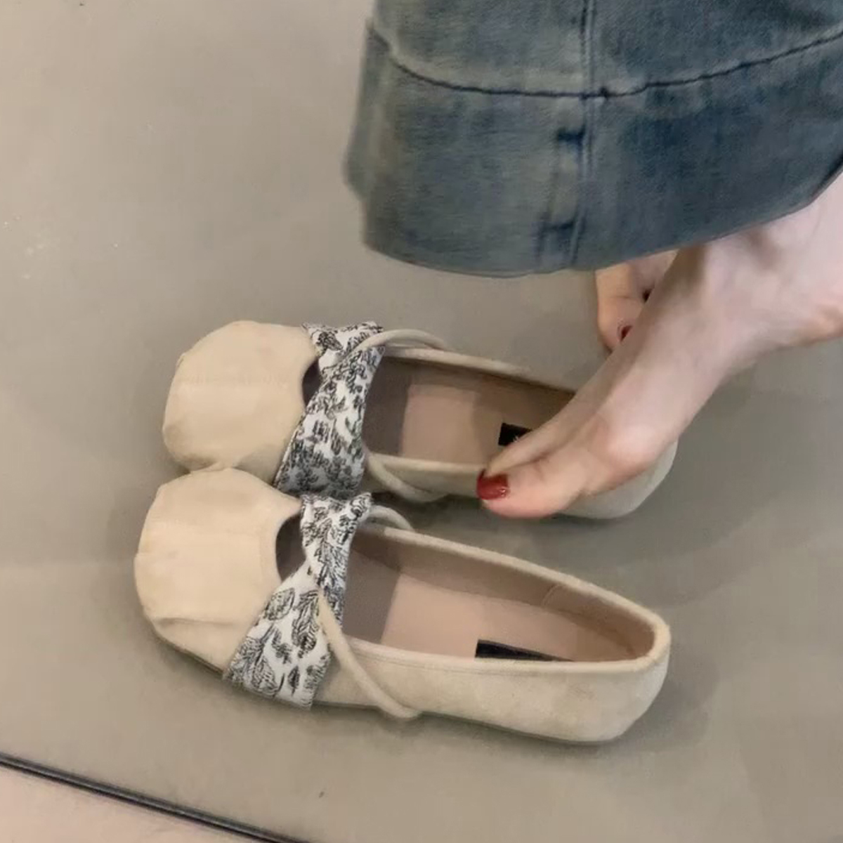 Retro Sheepskin Mary Jane Shoes for Women, Shallow Round Toe, Chinese Style Flats for Skirts, Ballet-Inspired Footwear Retro Sheepskin Mary Jane Shoes for Women, Shallow Round Toe, Chinese Style Flats for Skirts, Ballet-Inspired Footwear