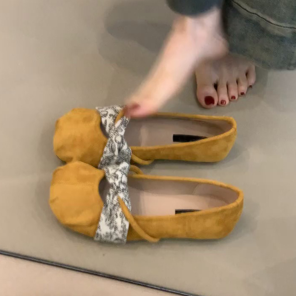 Retro Sheepskin Mary Jane Shoes for Women, Shallow Round Toe, Chinese Style Flats for Skirts, Ballet-Inspired Footwear Retro Sheepskin Mary Jane Shoes for Women, Shallow Round Toe, Chinese Style Flats for Skirts, Ballet-Inspired Footwear