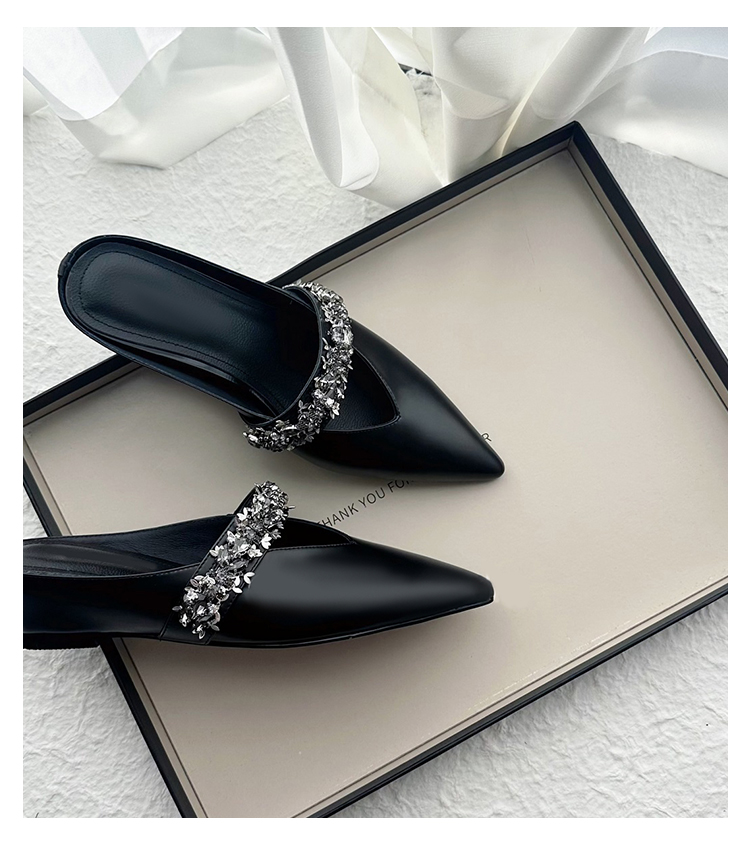 Retro Sheepskin One-Strap Rhinestone Open-Toe Slippers for Women - Summer Flat Pointed Footwear in Zhao Lusi Style Retro Sheepskin One-Strap Rhinestone Open-Toe Slippers for Women - Summer Flat Pointed Footwear in Zhao Lusi Style