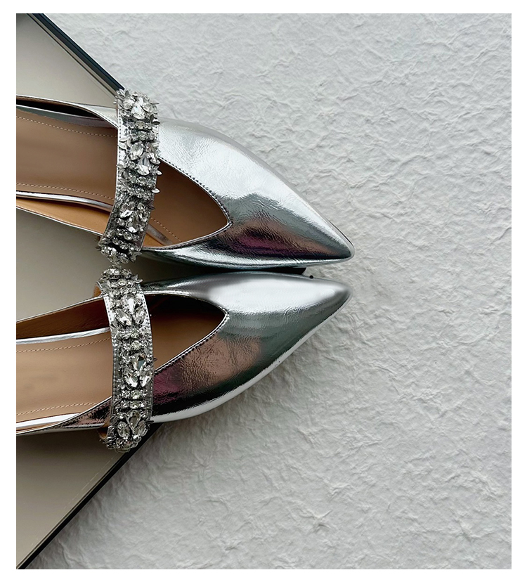 Retro Sheepskin One-Strap Rhinestone Open-Toe Slippers for Women - Summer Flat Pointed Footwear in Zhao Lusi Style Retro Sheepskin One-Strap Rhinestone Open-Toe Slippers for Women - Summer Flat Pointed Footwear in Zhao Lusi Style