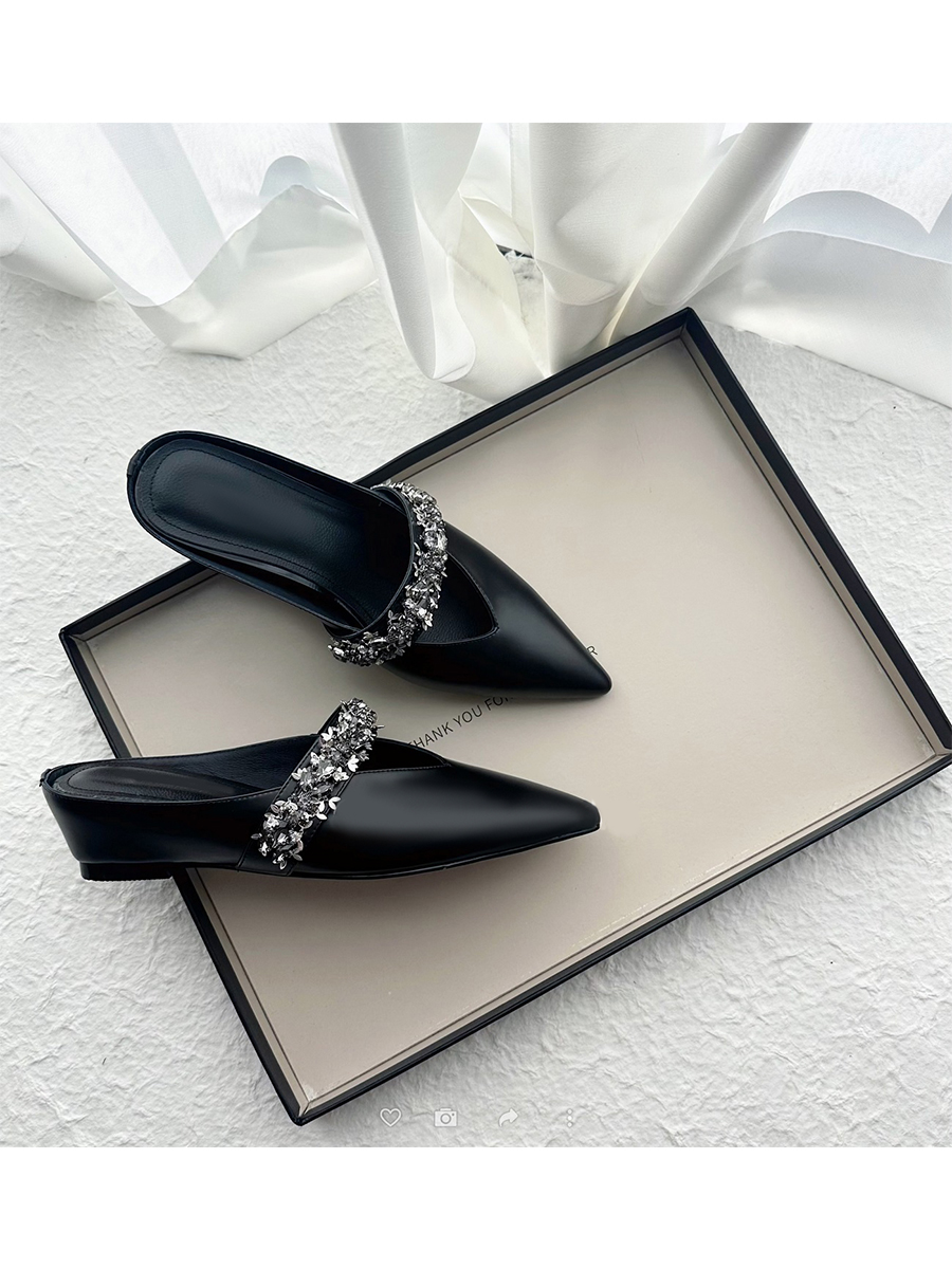 Retro Sheepskin One-Strap Rhinestone Open-Toe Slippers for Women - Summer Flat Pointed Footwear in Zhao Lusi Style Retro Sheepskin One-Strap Rhinestone Open-Toe Slippers for Women - Summer Flat Pointed Footwear in Zhao Lusi Style