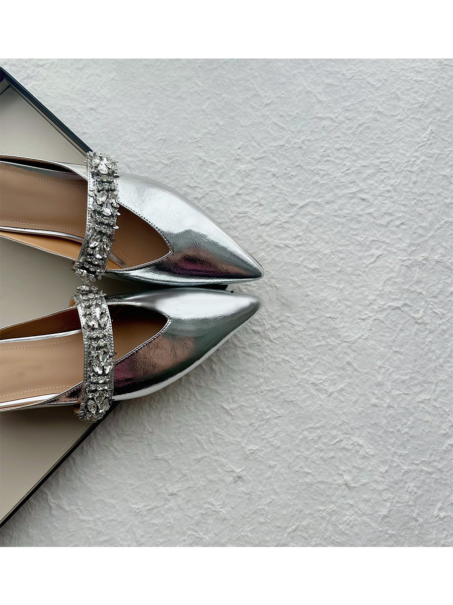 Retro Sheepskin One-Strap Rhinestone Open-Toe Slippers for Women - Summer Flat Pointed Footwear in Zhao Lusi Style Retro Sheepskin One-Strap Rhinestone Open-Toe Slippers for Women - Summer Flat Pointed Footwear in Zhao Lusi Style