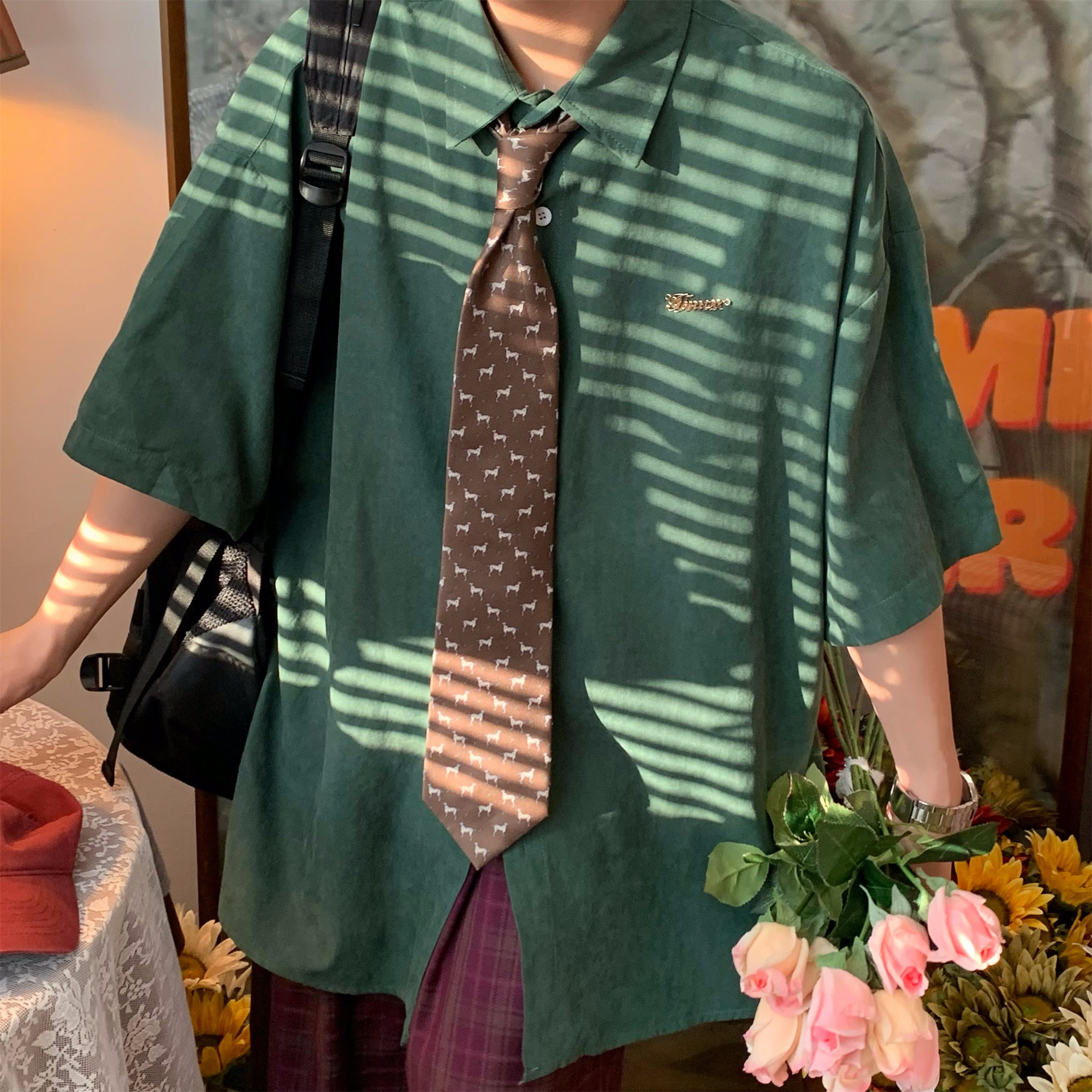 Retro Short Sleeve Shirt for Couples - Handmade Hong Kong Style, Solid Color, Loose Fit, Summer Casual Fashion Retro Short Sleeve Shirt for Couples - Handmade Hong Kong Style, Solid Color, Loose Fit, Summer Casual Fashion