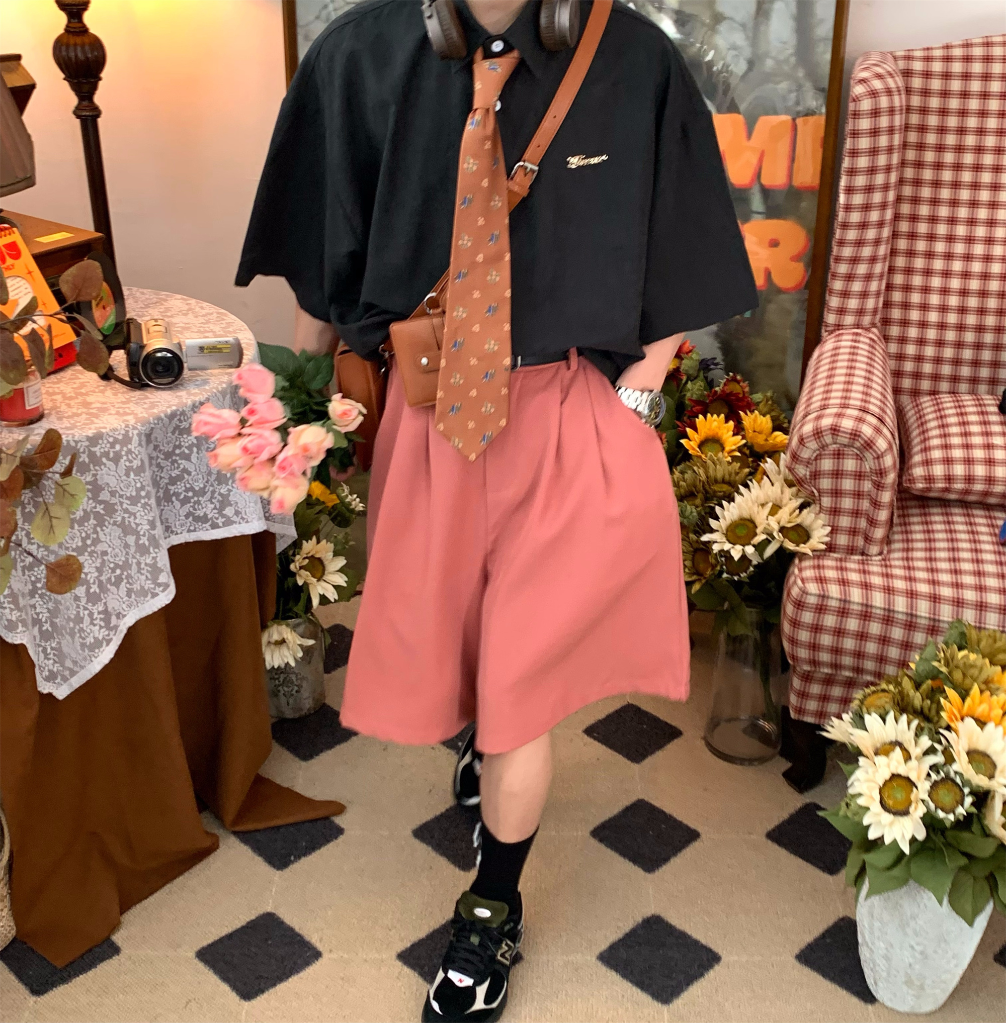 Retro Short Sleeve Shirt for Couples - Handmade Hong Kong Style, Solid Color, Loose Fit, Summer Casual Fashion Retro Short Sleeve Shirt for Couples - Handmade Hong Kong Style, Solid Color, Loose Fit, Summer Casual Fashion