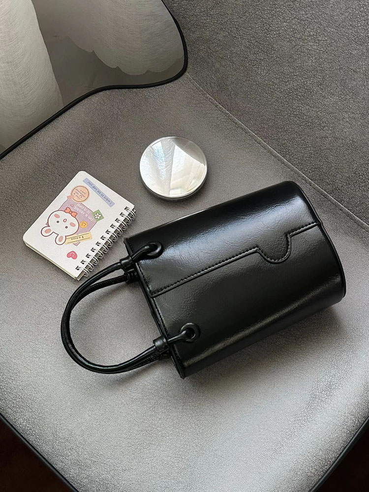 Retro Small-Volume Bucket Bag for Autumn/Winter - Versatile Shoulder & Crossbody Design with Enhanced Texture Retro Small-Volume Bucket Bag for Autumn/Winter - Versatile Shoulder & Crossbody Design with Enhanced Texture