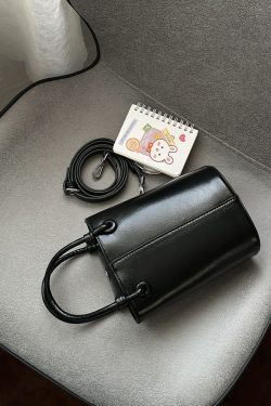 Retro Small-Volume Bucket Bag for Autumn/Winter - Versatile Shoulder & Crossbody Design with Enhanced Texture