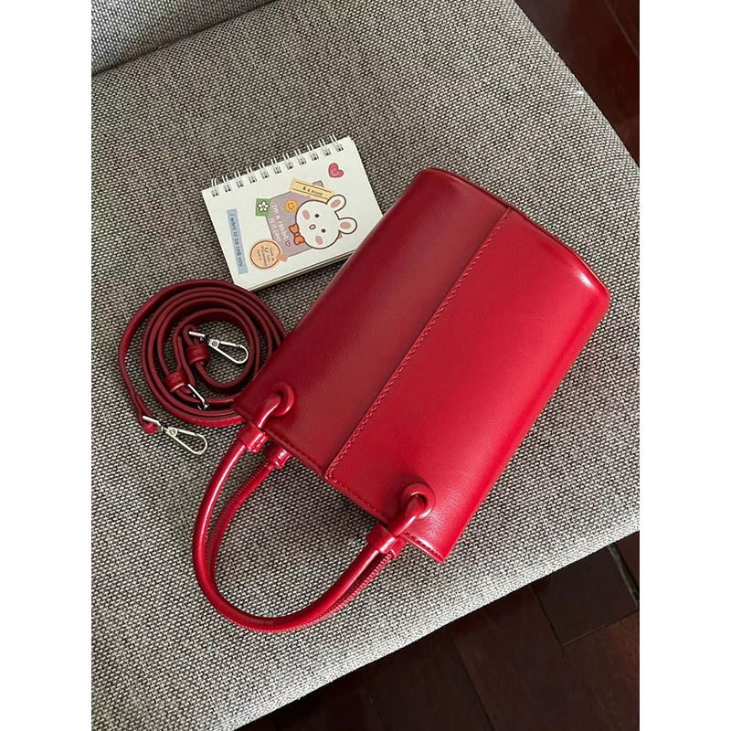 Retro Small-Volume Bucket Bag for Autumn/Winter - Versatile Shoulder & Crossbody Design with Enhanced Texture Retro Small-Volume Bucket Bag for Autumn/Winter - Versatile Shoulder & Crossbody Design with Enhanced Texture