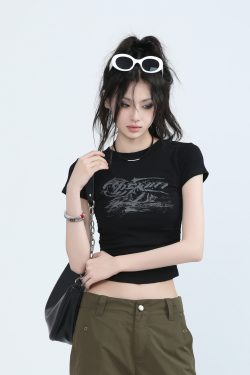 Retro Spicy Girl Slim-Fit Short Sleeve T-Shirt for Women - American Style Graphic Tee, Casual 90s Inspired Fashion Top