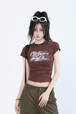 Retro Spicy Girl Slim-Fit Short Sleeve T-Shirt for Women - American Style Graphic Tee, Casual 90s Inspired Fashion Top