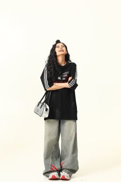 Retro Street Graffiti Letter Short-Sleeve T-Shirt for Men and Women, Loose Fit High Street Trendy Top, 90s Inspired Fashion