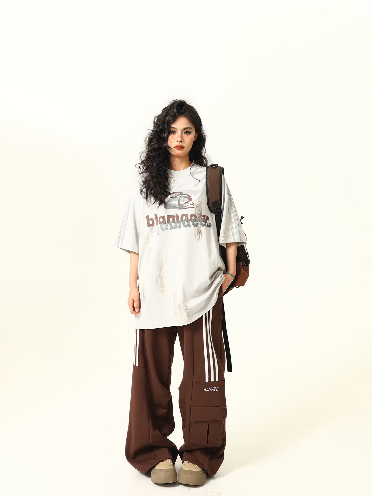 Retro Street Graffiti Letter Short-Sleeve T-Shirt for Men and Women, Loose Fit High Street Trendy Top, 90s Inspired Fashion Retro Street Graffiti Letter Short-Sleeve T-Shirt for Men and Women, Loose Fit High Street Trendy Top, 90s Inspired Fashion