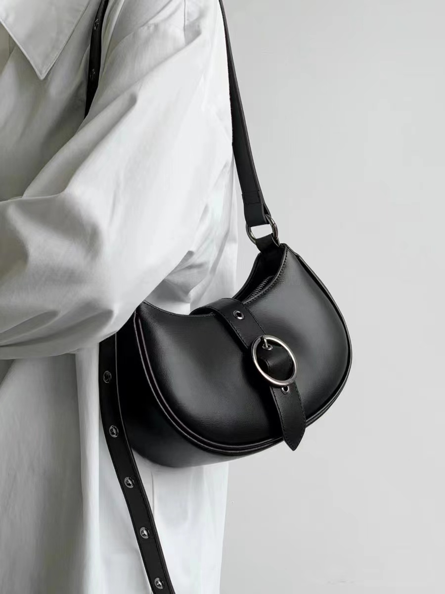 Retro Textured Silver Motorcycle Saddle Bag for Women - 2025 New Model, Fashionable Underarm Crossbody Design Retro Textured Silver Motorcycle Saddle Bag for Women - 2025 New Model, Fashionable Underarm Crossbody Design