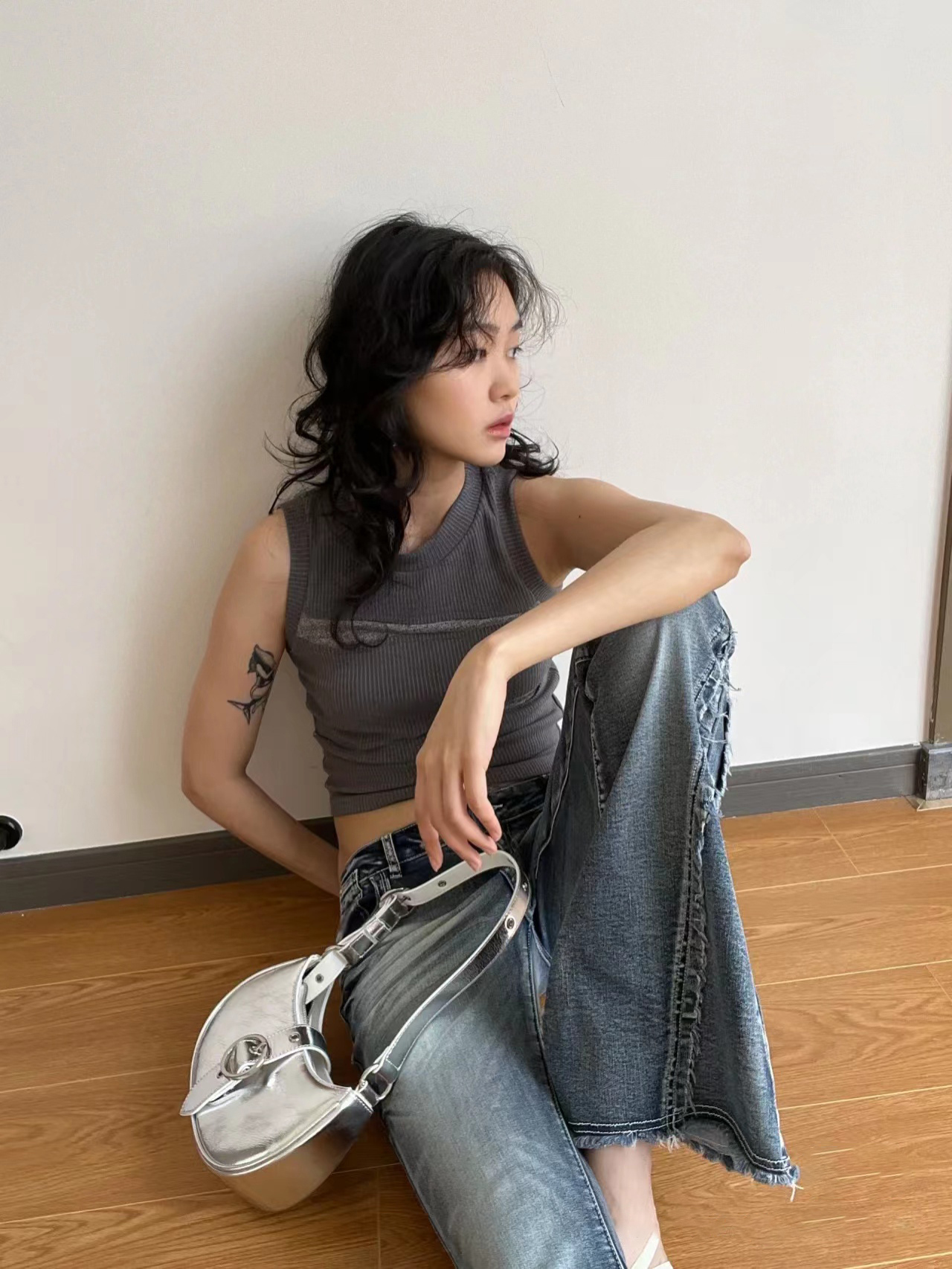 Retro Textured Silver Motorcycle Saddle Bag for Women - 2025 New Model, Fashionable Underarm Crossbody Design Retro Textured Silver Motorcycle Saddle Bag for Women - 2025 New Model, Fashionable Underarm Crossbody Design