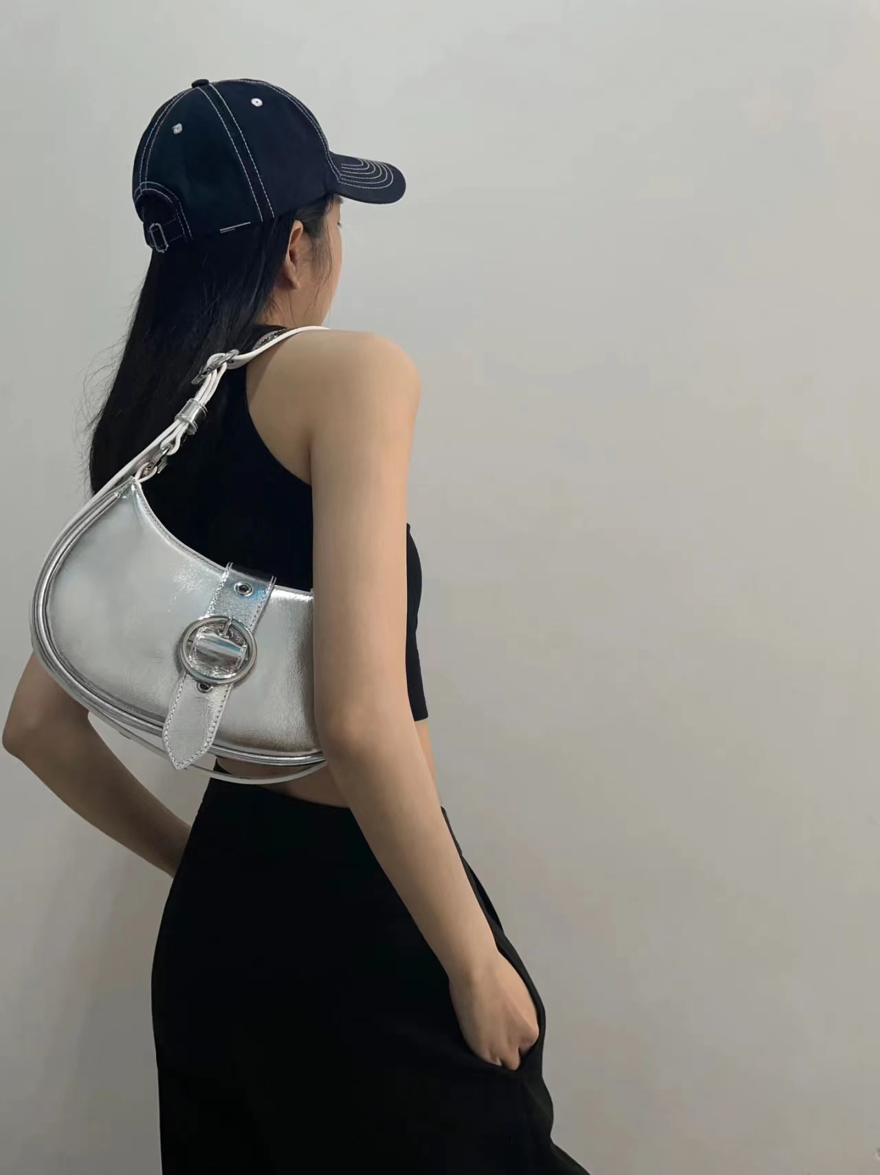 Retro Textured Silver Motorcycle Saddle Bag for Women - 2025 New Model, Fashionable Underarm Crossbody Design Retro Textured Silver Motorcycle Saddle Bag for Women - 2025 New Model, Fashionable Underarm Crossbody Design