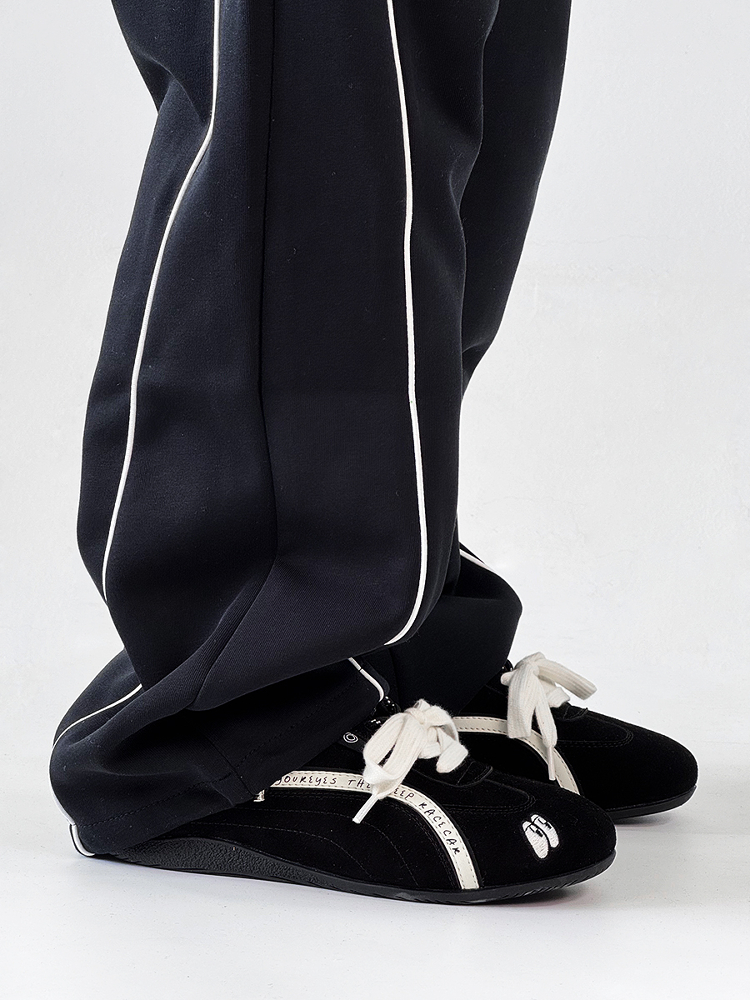 Retro Thin-Soled Casual Sneakers for Men and Women - Versatile Flat-Bottom Sports Shoes for 90s Inspired Style Retro Thin-Soled Casual Sneakers for Men and Women - Versatile Flat-Bottom Sports Shoes for 90s Inspired Style