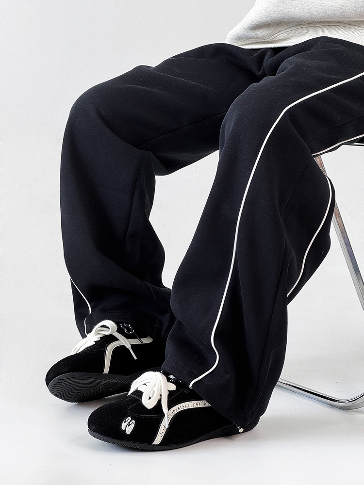 Retro Thin-Soled Casual Sneakers for Men and Women - Versatile Flat-Bottom Sports Shoes for 90s Inspired Style Retro Thin-Soled Casual Sneakers for Men and Women - Versatile Flat-Bottom Sports Shoes for 90s Inspired Style