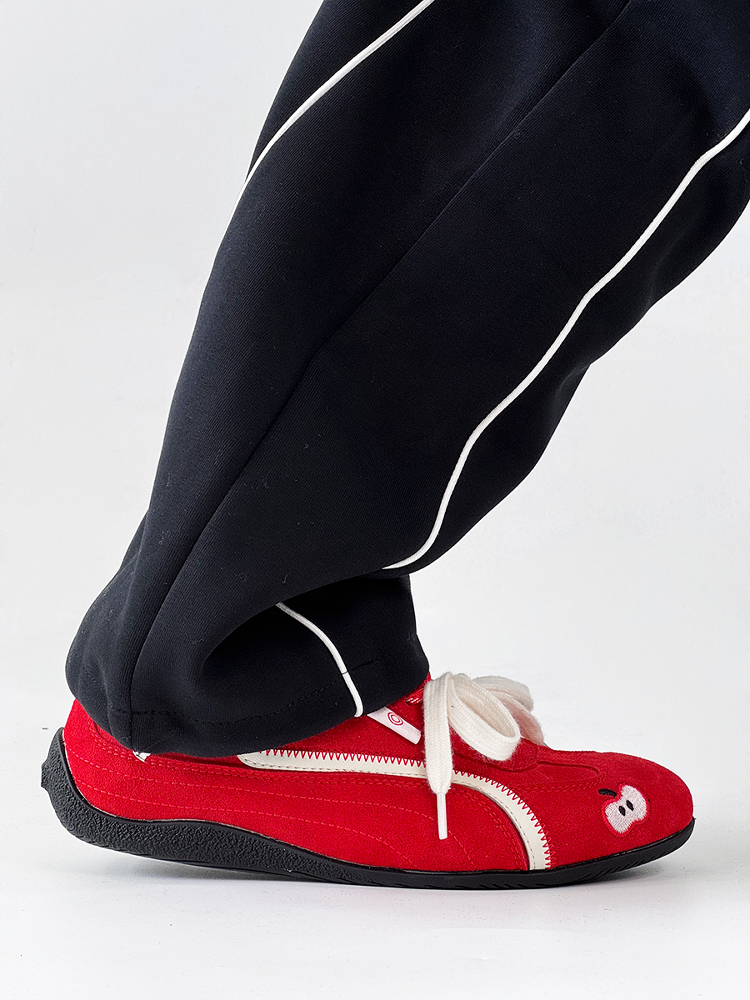 Retro Thin-Soled Casual Sneakers for Men and Women - Versatile Flat-Bottom Sports Shoes for 90s Inspired Style Retro Thin-Soled Casual Sneakers for Men and Women - Versatile Flat-Bottom Sports Shoes for 90s Inspired Style