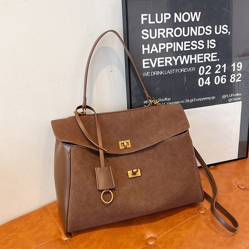 Retro Tote Bag for Women, Large Capacity Commuter Shoulder Bag, Sweet and Cool Travel Handbag, Stylish Everyday Tote Retro Tote Bag for Women, Large Capacity Commuter Shoulder Bag, Sweet and Cool Travel Handbag, Stylish Everyday Tote