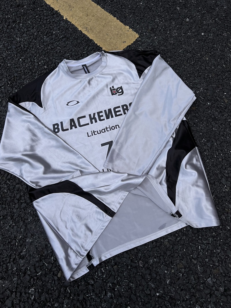 Reversible Vintage Satin Silver Sports Jersey Long Sleeve T-Shirt for Couples - Unisex Trendy 90s Style Reversible Vintage Satin Silver Sports Jersey Long Sleeve T-Shirt for Couples - Unisex Trendy 90s Style