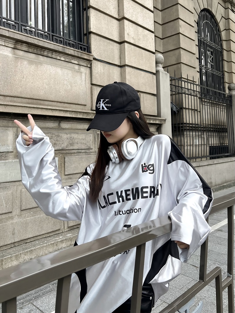 Reversible Vintage Satin Silver Sports Jersey Long Sleeve T-Shirt for Couples - Unisex Trendy 90s Style Reversible Vintage Satin Silver Sports Jersey Long Sleeve T-Shirt for Couples - Unisex Trendy 90s Style