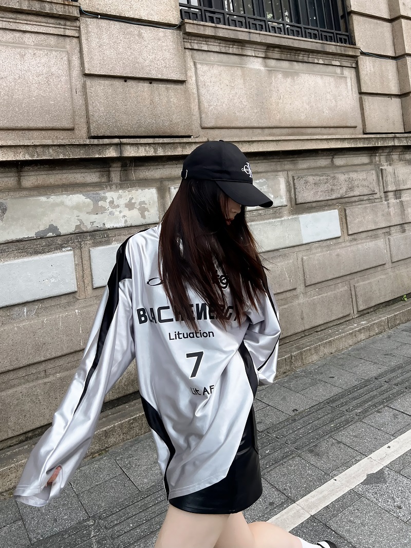 Reversible Vintage Satin Silver Sports Jersey Long Sleeve T-Shirt for Couples - Unisex Trendy 90s Style Reversible Vintage Satin Silver Sports Jersey Long Sleeve T-Shirt for Couples - Unisex Trendy 90s Style