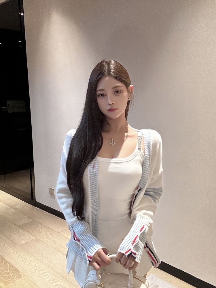 Rhinestone Camisole Top with Built-In Padding - Slim Fit, New Arrival, Perfect for 90s and Y2K Style Rhinestone Camisole Top with Built-In Padding - Slim Fit, New Arrival, Perfect for 90s and Y2K Style